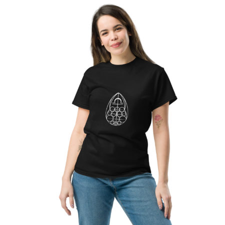 T-shirt classique unisexe porté avec un look streetwear